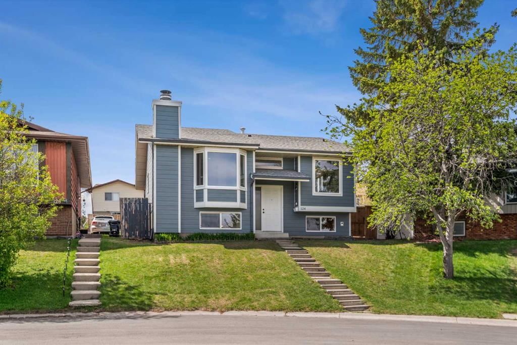 124 Bergen Crescent NW, Calgary — main listing photo