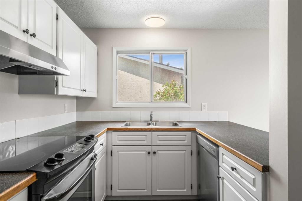 124 Bergen Crescent NW, Calgary — photo 5 of 50