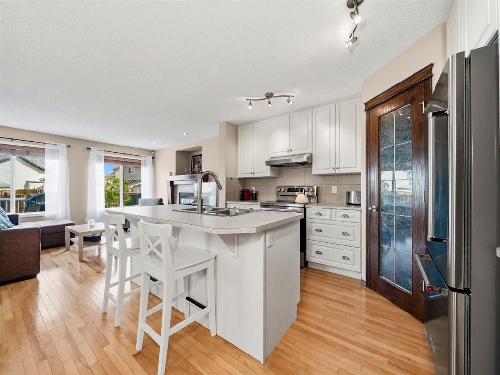 28 Cranberry Lane SE, Calgary — photo 2 of 46