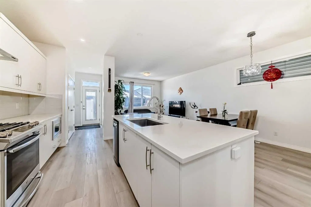 108 Wolf Creek Manor SE, Calgary — photo 2 of 21
