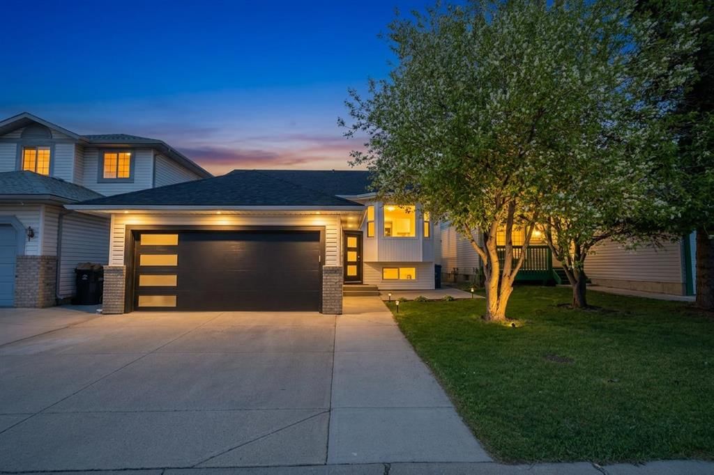 215 Del Ray Road NE, Calgary — main listing photo