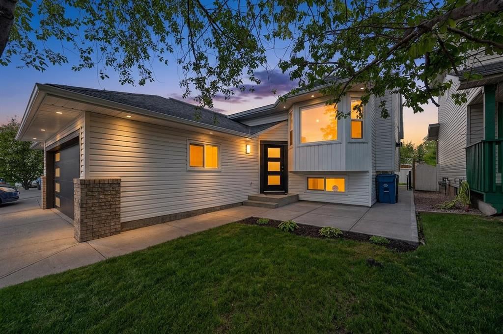 215 Del Ray Road NE, Calgary — photo 2 of 49