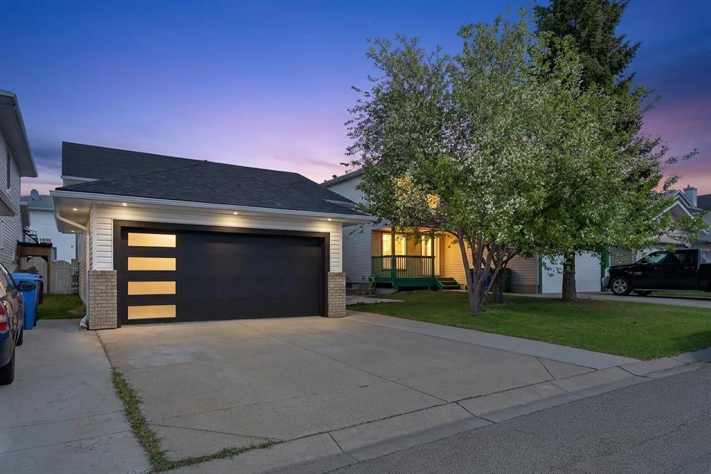 215 Del Ray Road NE, Calgary — photo 3 of 49