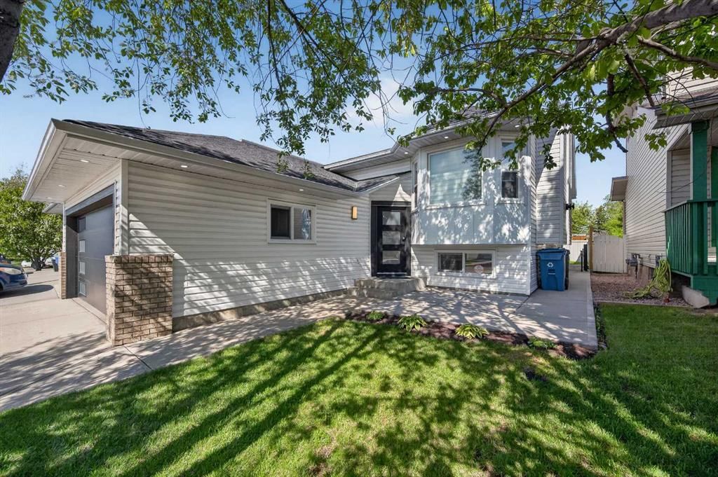 215 Del Ray Road NE, Calgary — photo 4 of 49