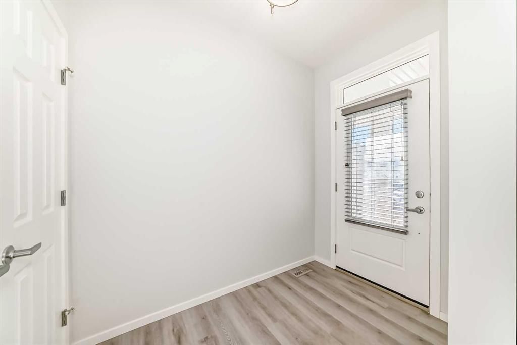 412 Yorkville Avenue SW, Calgary — photo 3 of 46