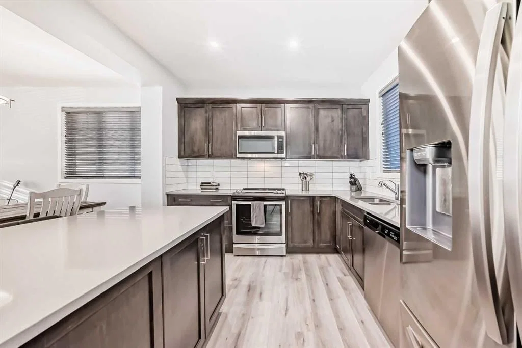 412 Yorkville Avenue SW, Calgary — photo 5 of 46