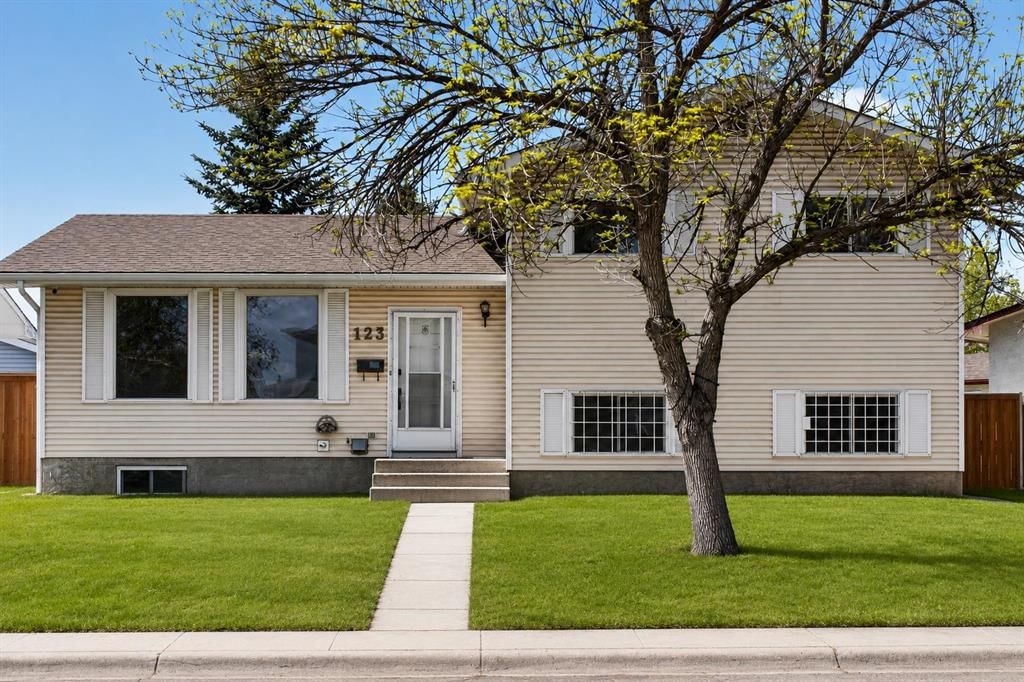 123 Rundleridge Way NE, Calgary — main listing photo