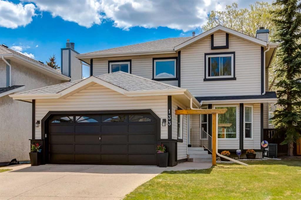 133 Sandpiper Circle NW, Calgary — main listing photo