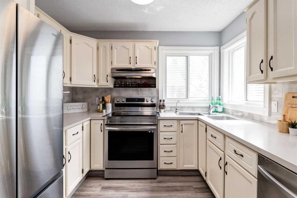 133 Sandpiper Circle NW, Calgary — photo 4 of 46