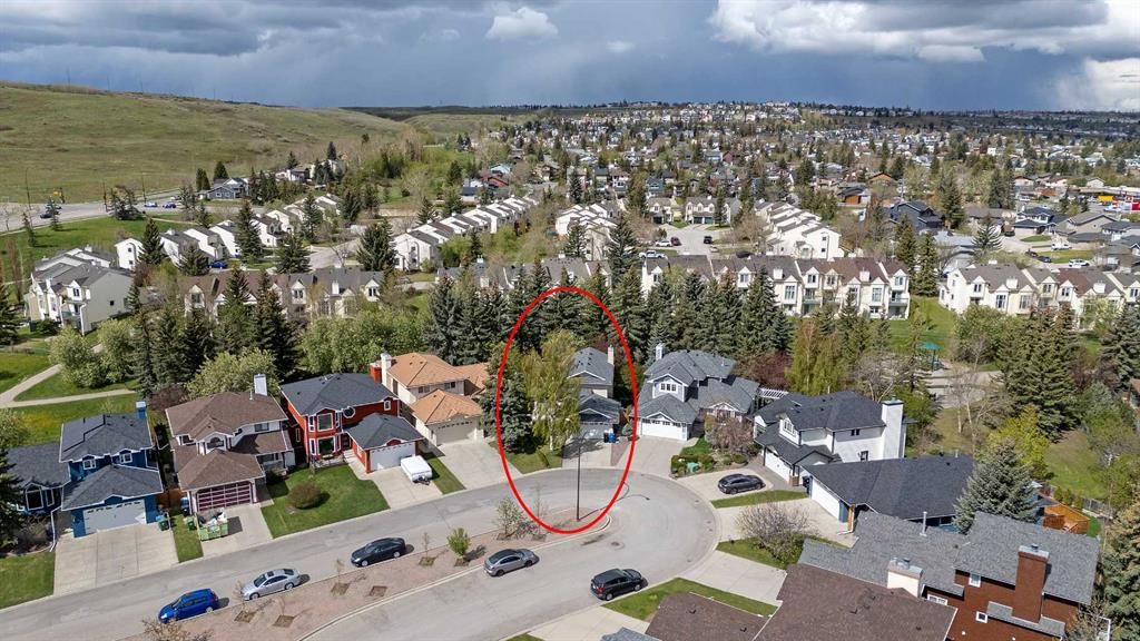 345 Sandringham Court NW, Calgary — photo 3 of 42