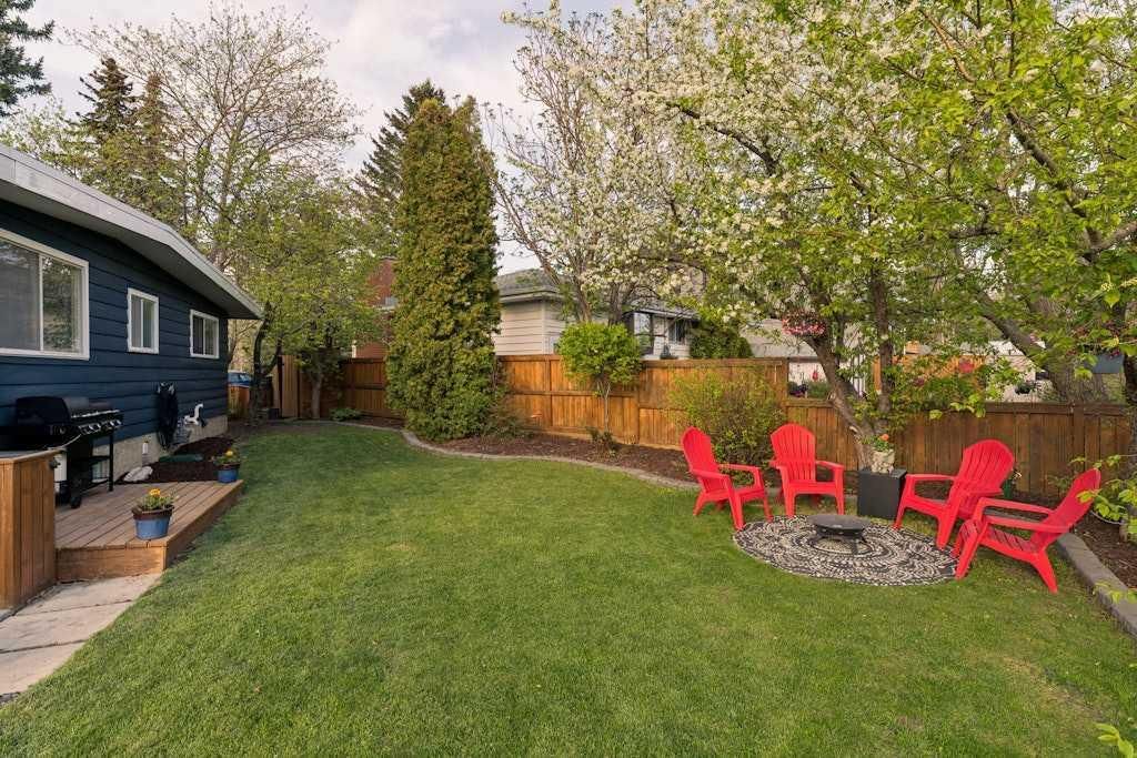 6216 Dalsby Road NW, Calgary — photo 5 of 49