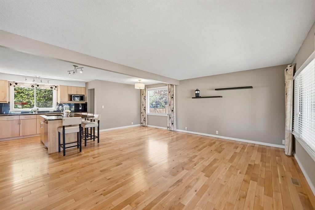 156 Templeview Place NE, Calgary — photo 5 of 49