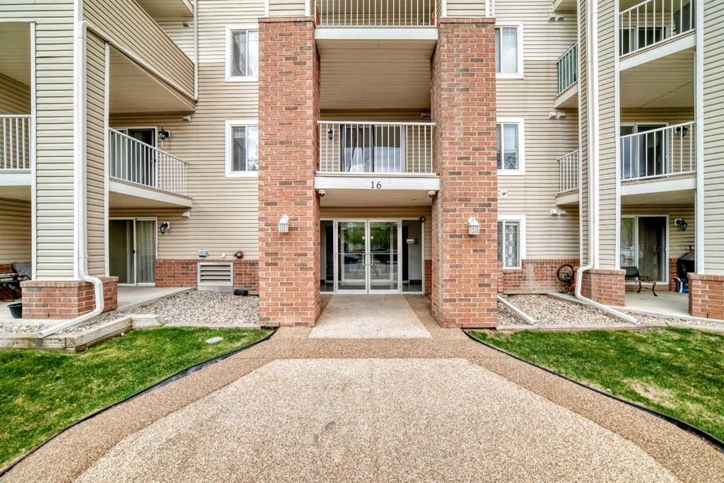 408, 16 Country Village Bay NE, Calgary — photo 4 of 32