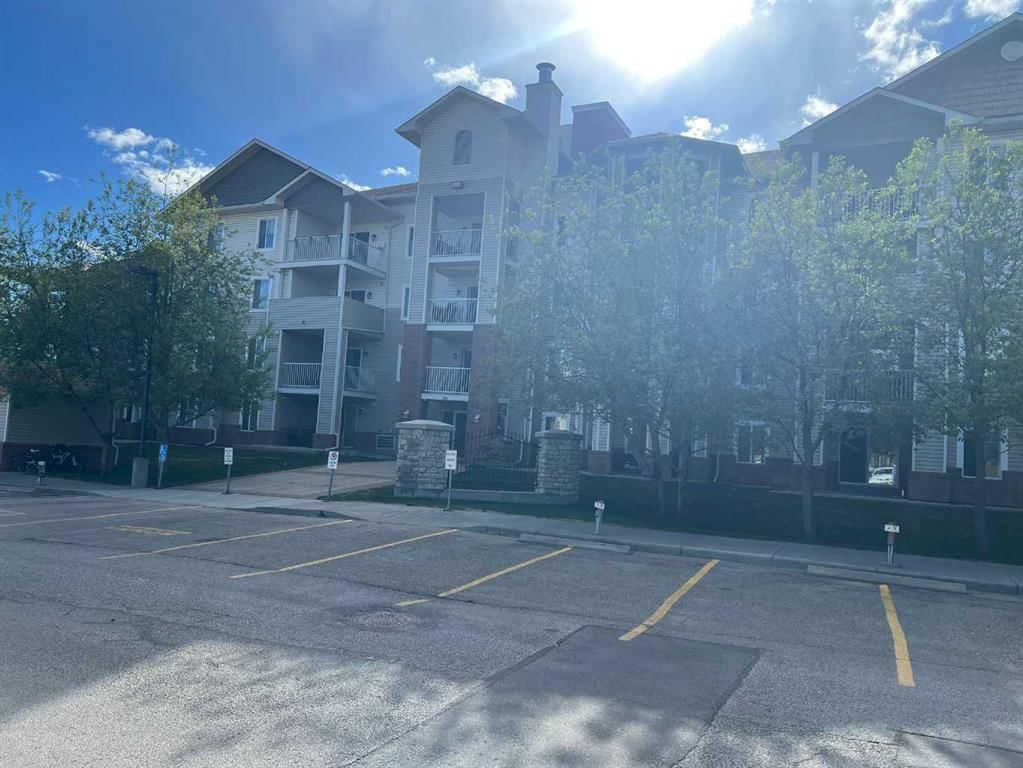 408, 16 Country Village Bay NE, Calgary — photo 5 of 32