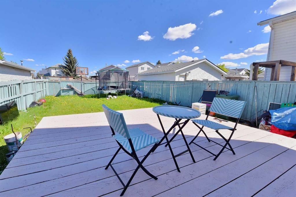 125 Costa Mesa Close NE, Calgary — photo 5 of 37