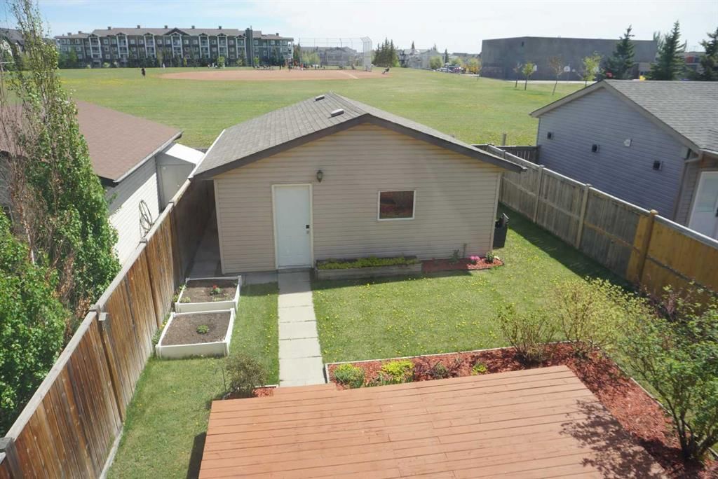 383 Prestwick Close SE, Calgary — photo 3 of 35