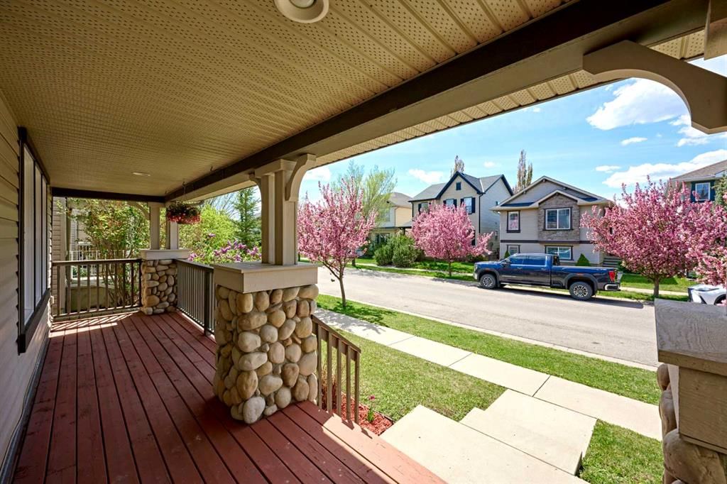 383 Prestwick Close SE, Calgary — photo 4 of 35