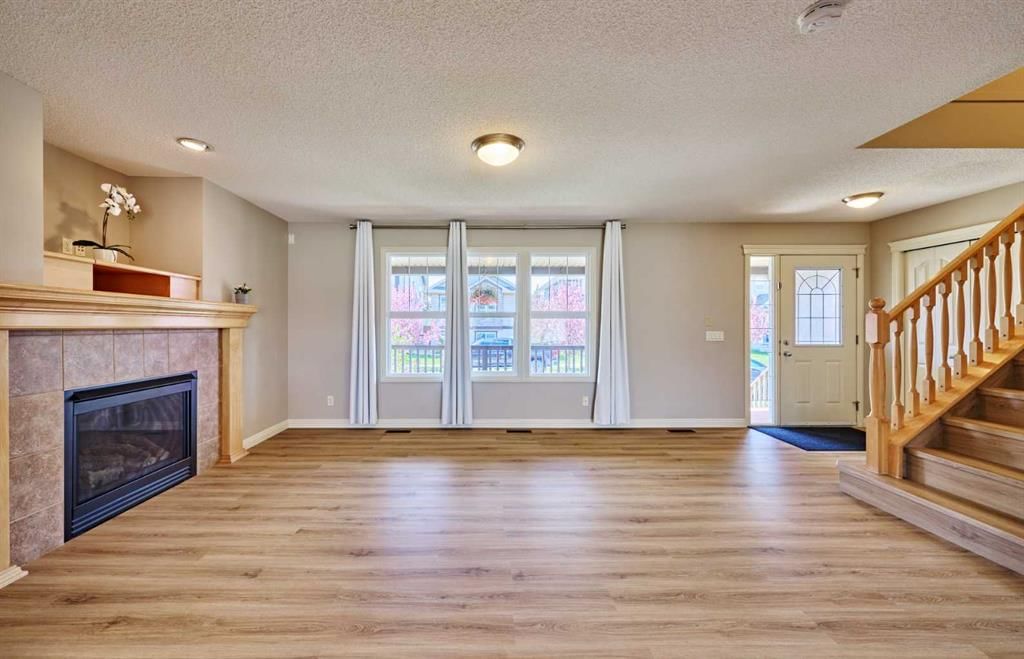 383 Prestwick Close SE, Calgary — photo 5 of 35