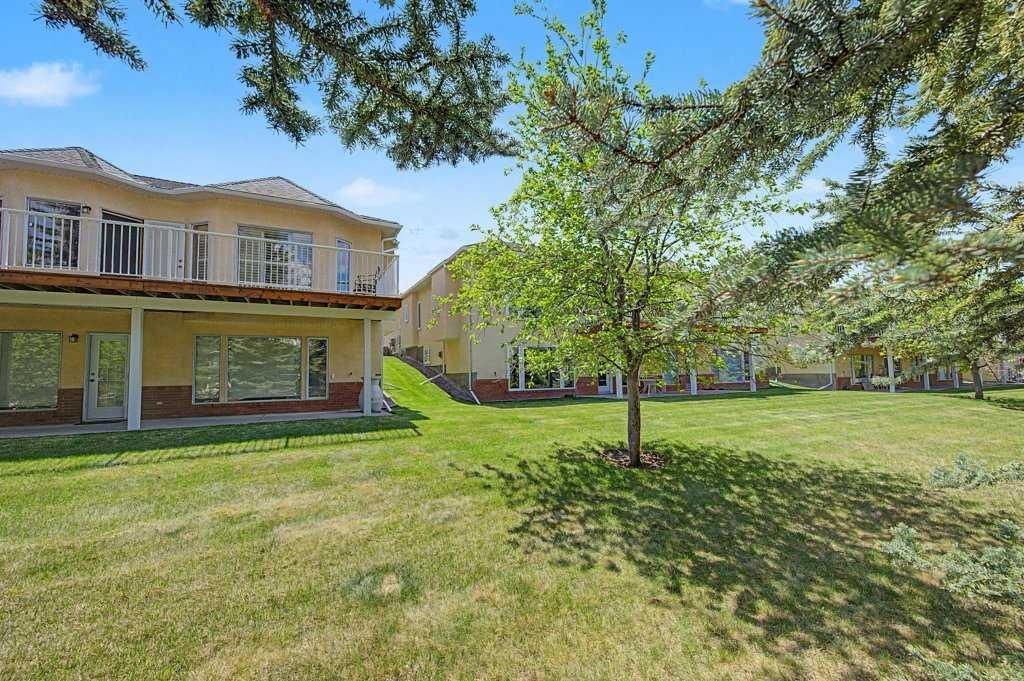 18 Prominence View SW, Calgary — photo 3 of 45