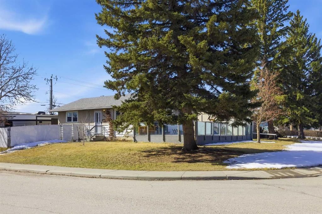 827 Forlee Drive SE, Calgary — photo 3 of 41