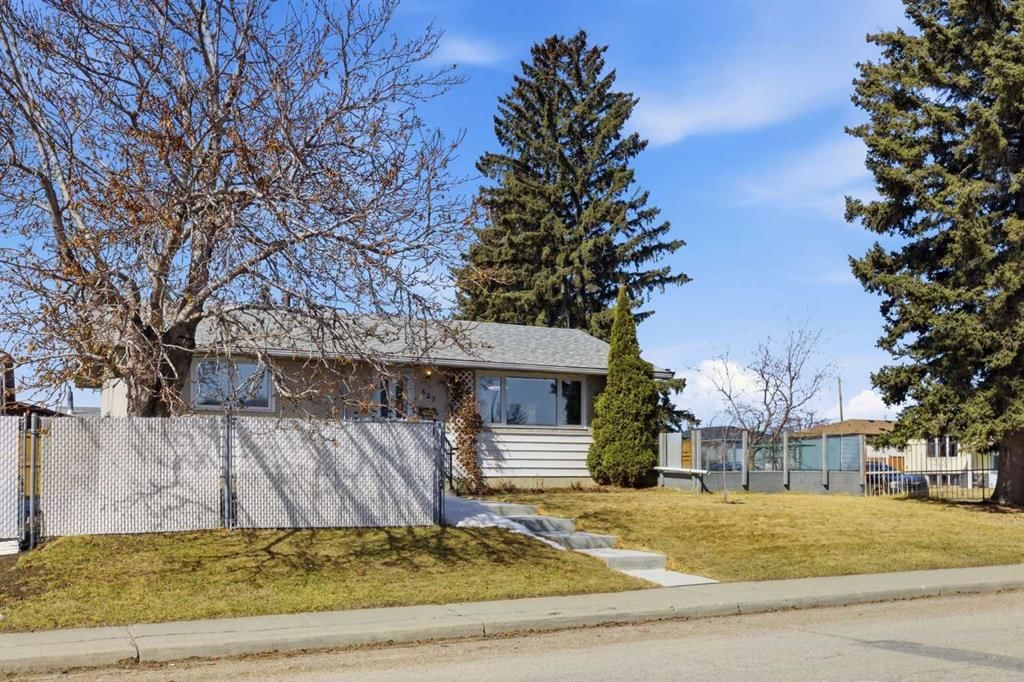 827 Forlee Drive SE, Calgary — photo 4 of 41