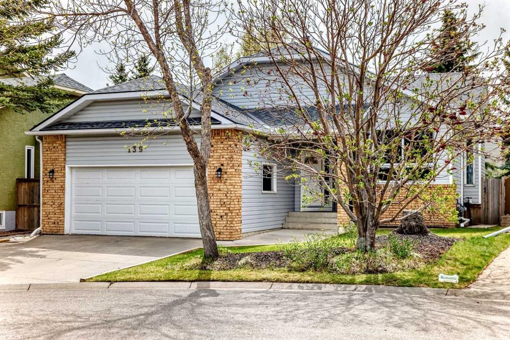 139 Wood Valley Bay SW, Calgary — main listing photo