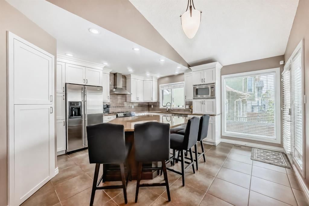 139 Wood Valley Bay SW, Calgary — photo 2 of 37