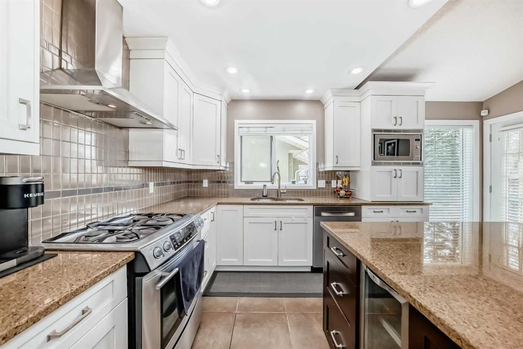 139 Wood Valley Bay SW, Calgary — photo 5 of 37