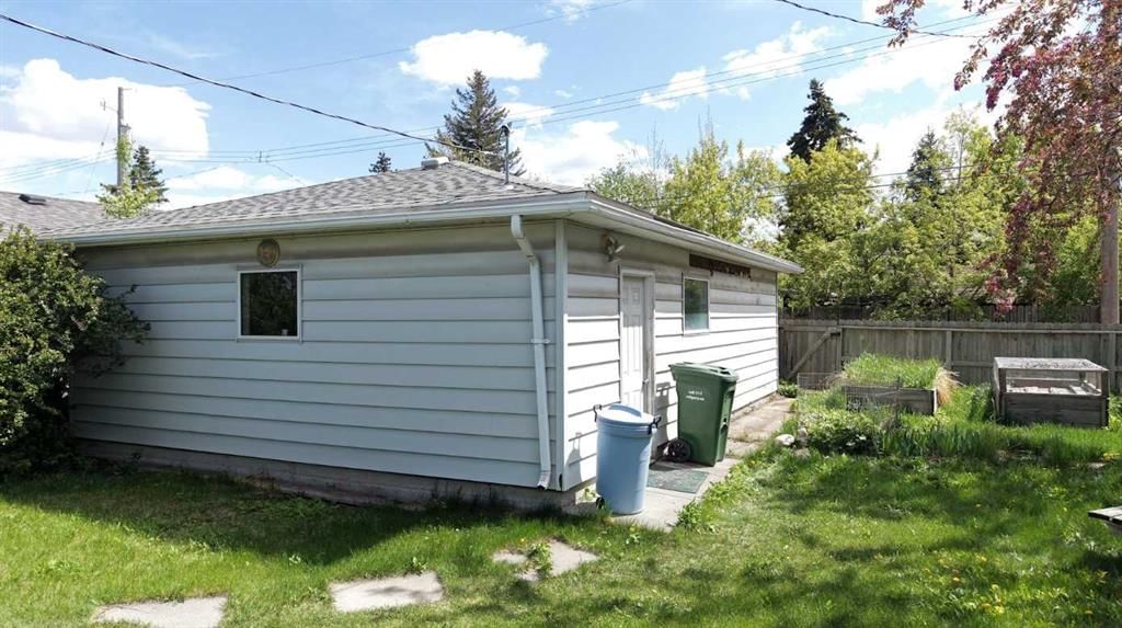 6379 31 Avenue NW, Calgary — photo 5 of 15
