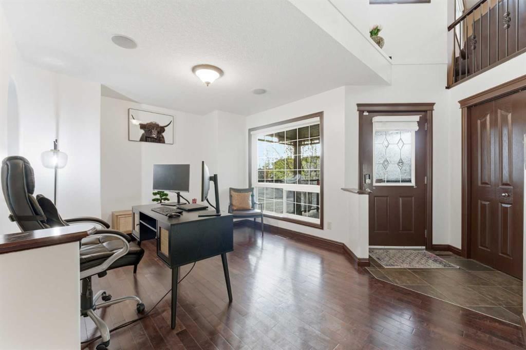 225 Panamount Road, Calgary — photo 5 of 41