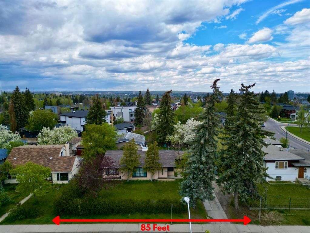 2110 26 Avenue SW, Calgary — photo 2 of 33