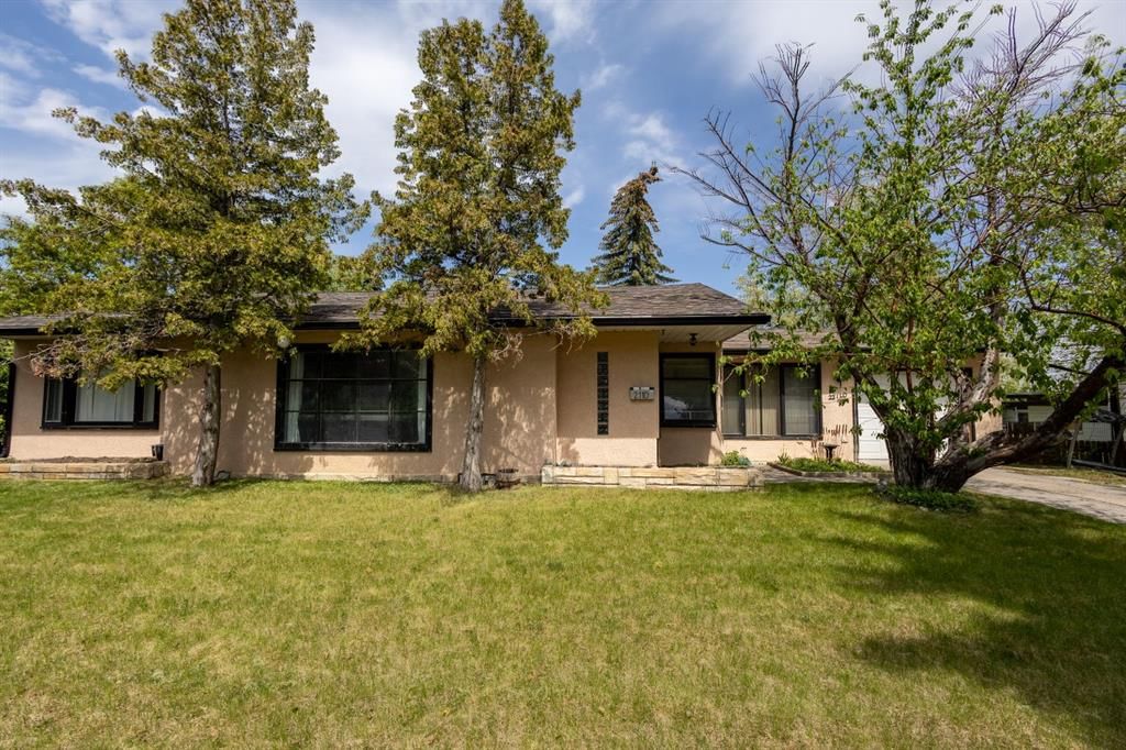 2110 26 Avenue SW, Calgary — photo 5 of 33