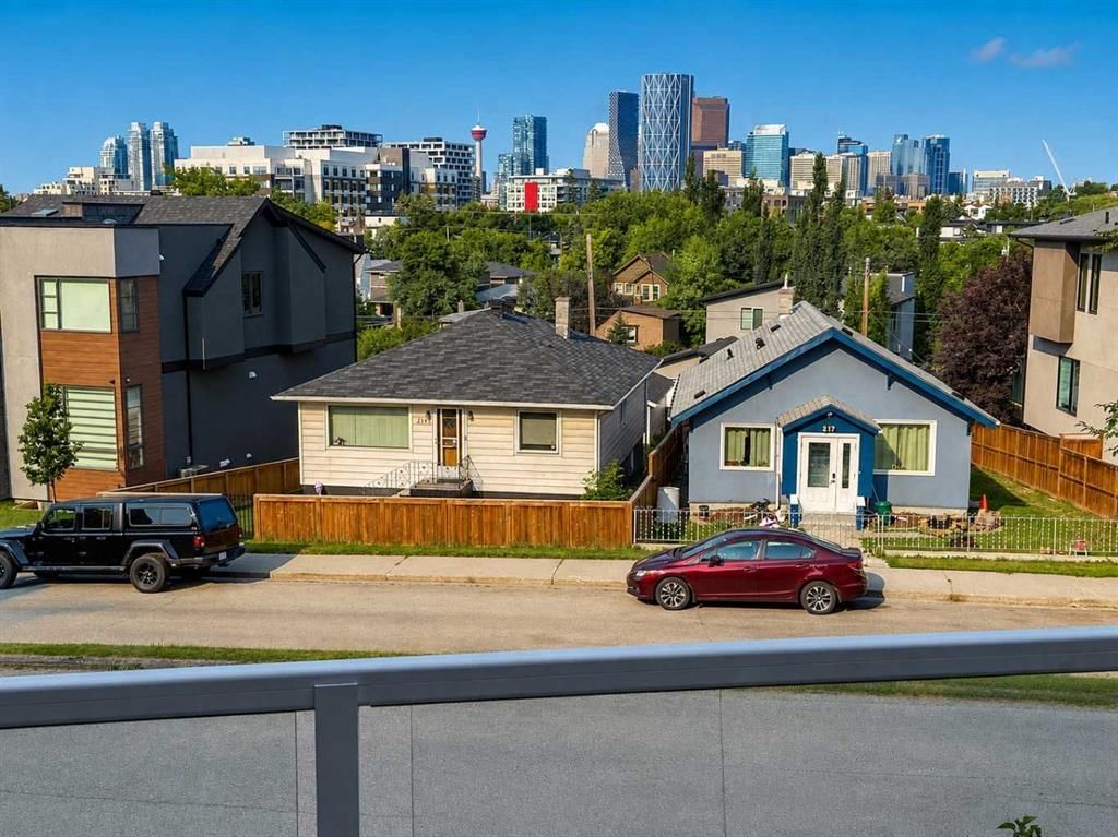 212 12A Street NE, Calgary — photo 3 of 30