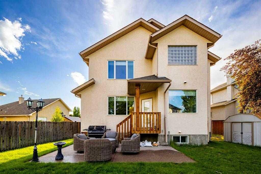 6 Strathridge Way SW, Calgary — photo 5 of 47