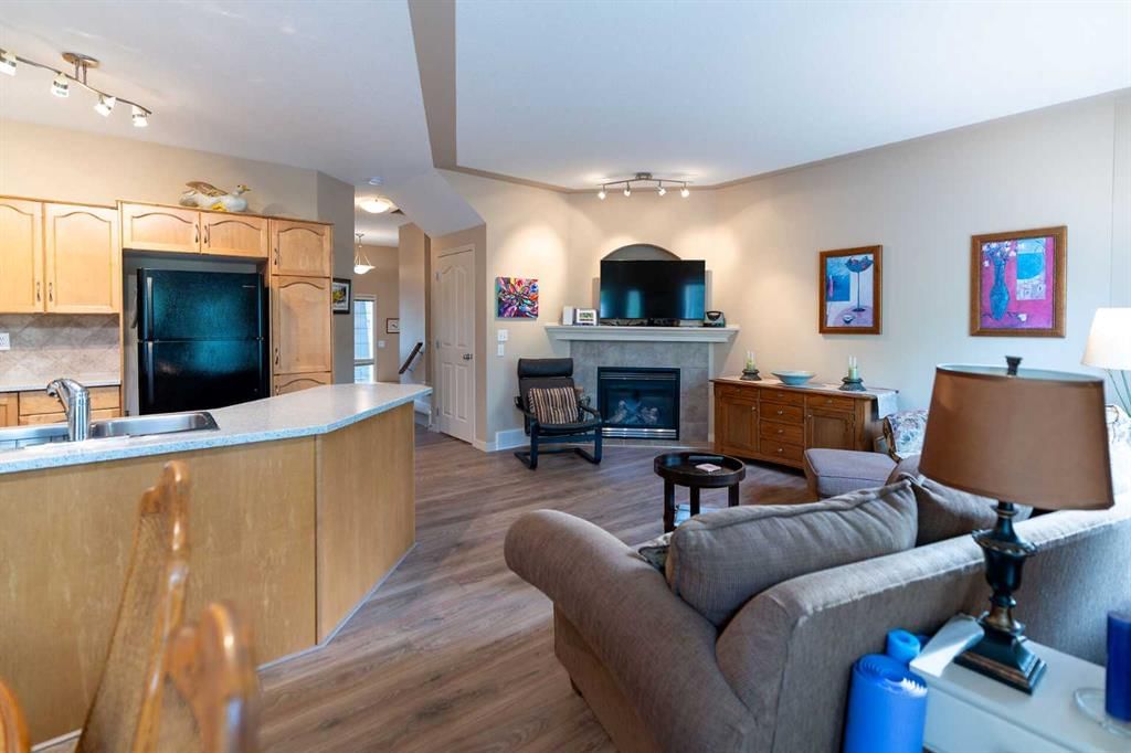 22 Rockyvalley Villas NW, Calgary — photo 5 of 30