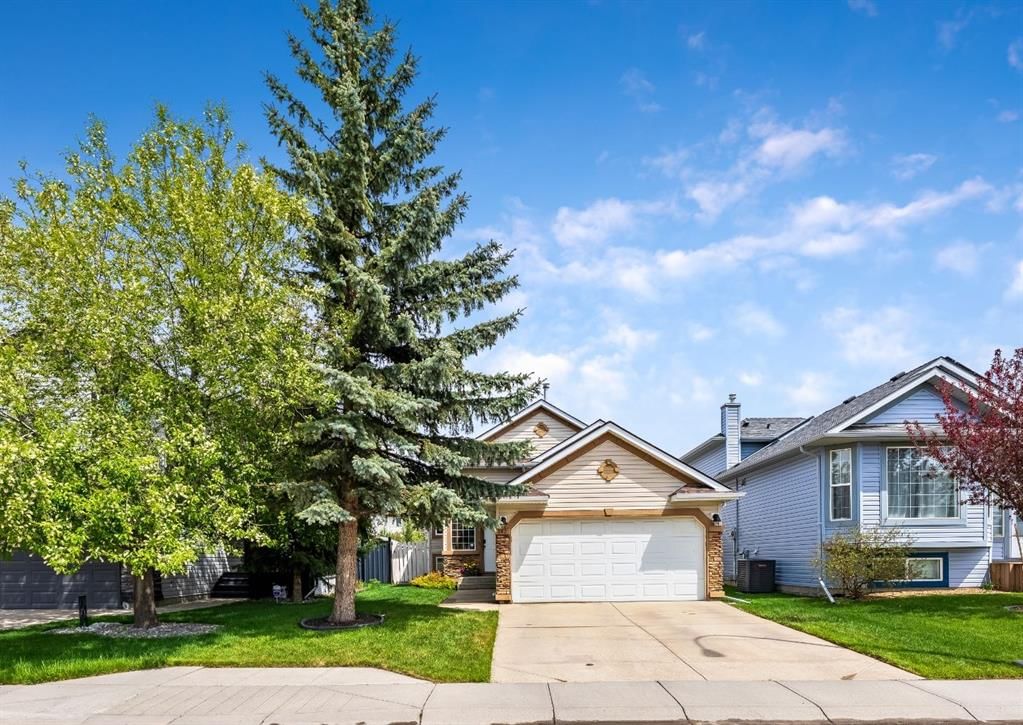 142 Coventry View NE, Calgary — main listing photo