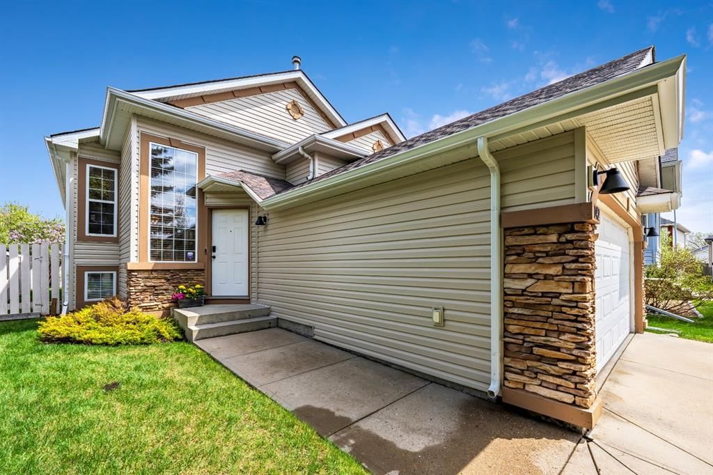 142 Coventry View NE, Calgary — photo 3 of 32