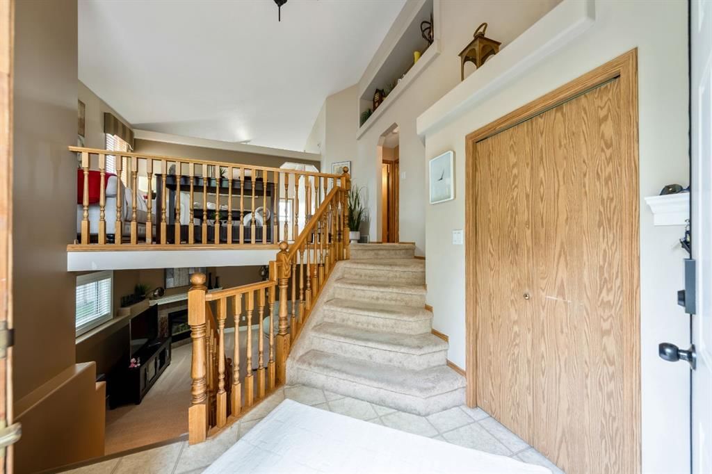 142 Coventry View NE, Calgary — photo 5 of 32