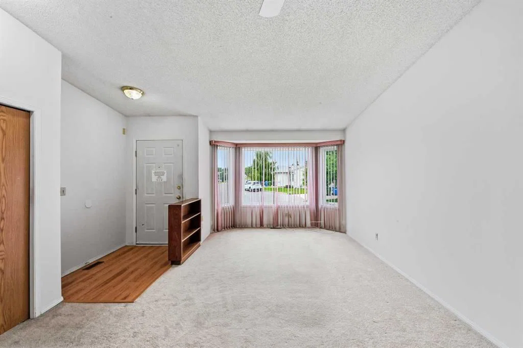 60 Rundlelawn Green NE, Calgary — photo 3 of 34