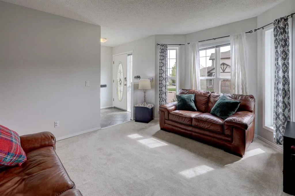 10 Hidden Ranch Hill NW, Calgary — photo 5 of 34