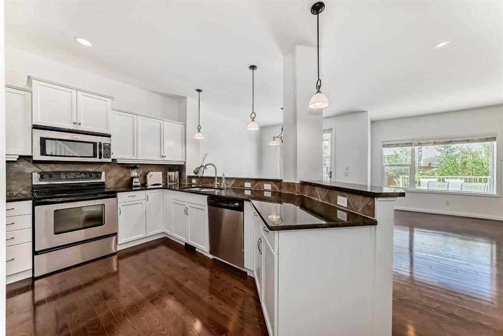27 Aspen Hills Close SW, Calgary — photo 5 of 34