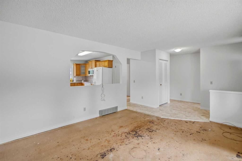 4112 - 13 Avenue NE, Calgary — photo 5 of 27
