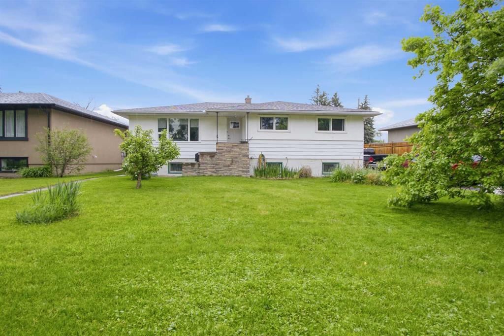 2026 27 Street SE, Calgary — main listing photo