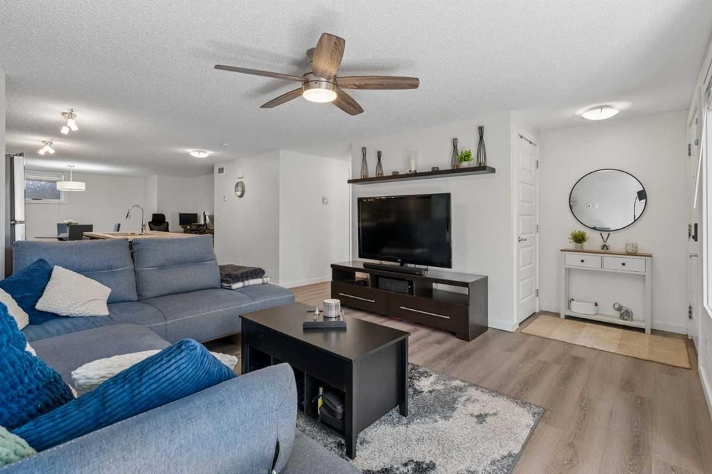 202 Auburn Bay Circle SE, Calgary — photo 5 of 20