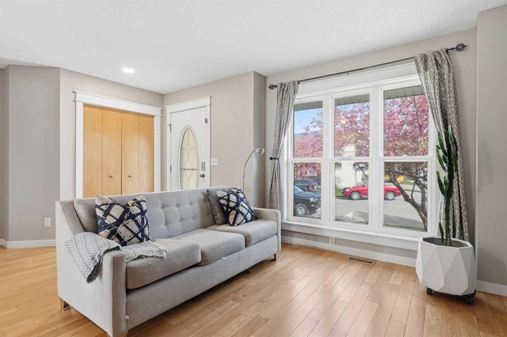 22 Covewood Place NE, Calgary — photo 3 of 26