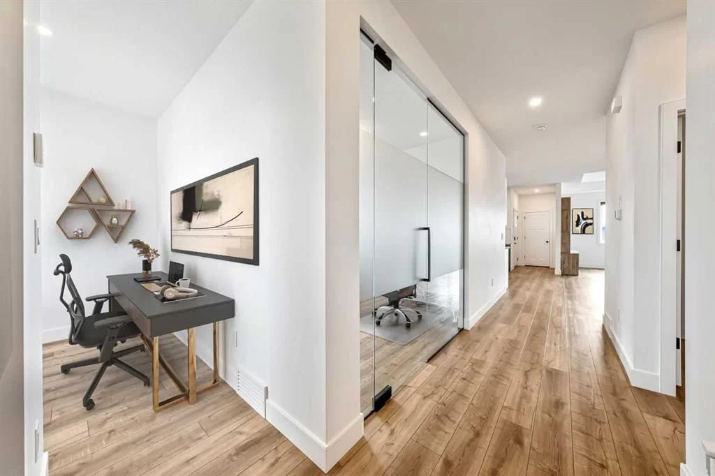 23 31 Avenue SW, Calgary — photo 3 of 45