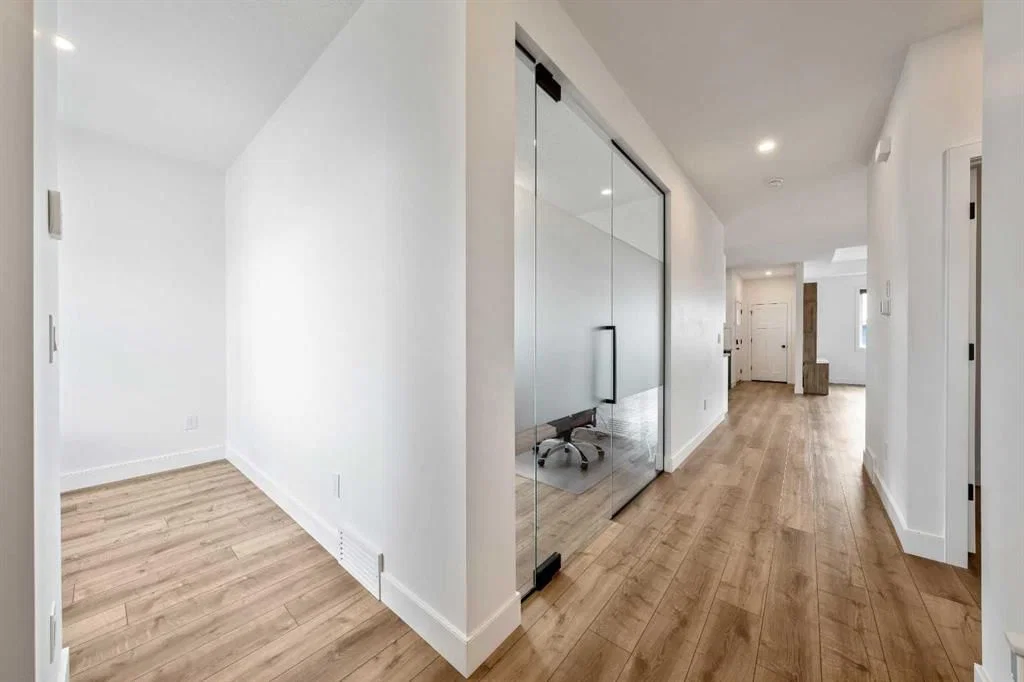 23 31 Avenue SW, Calgary — photo 4 of 45