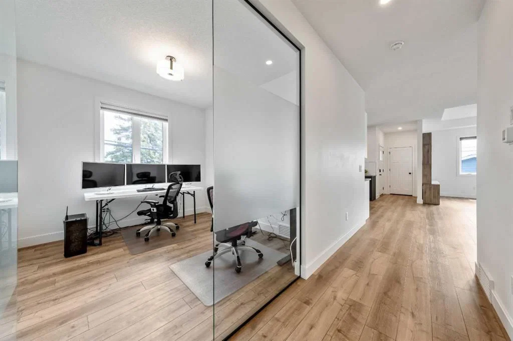 23 31 Avenue SW, Calgary — photo 5 of 45