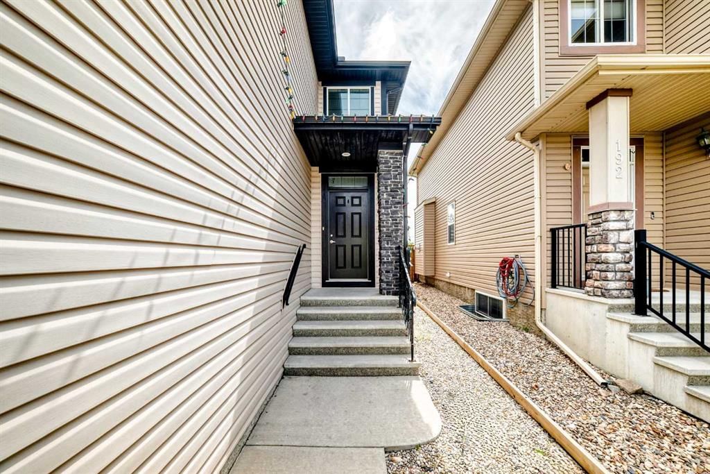 196 Cranberry Circle SE, Calgary — photo 2 of 49
