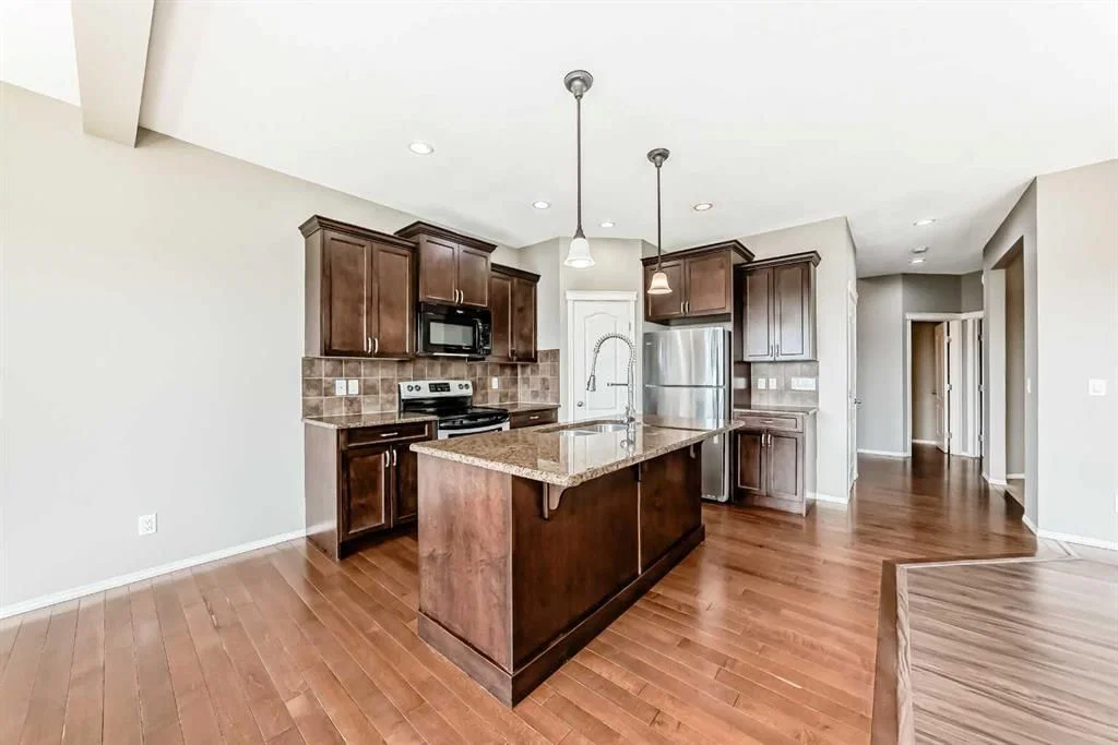 196 Cranberry Circle SE, Calgary — photo 5 of 49